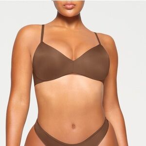 NWT SKIMS Jasper Wireless Form Push-Up Plunge Bra - 36B